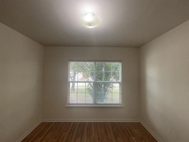 Building Photo - 10009 Iron Ridge Dr