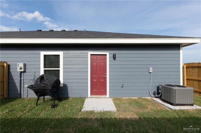 Building Photo - 2323 N Vly Cir