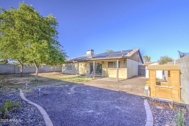 Building Photo - Move in Ready, Electricity Included!!