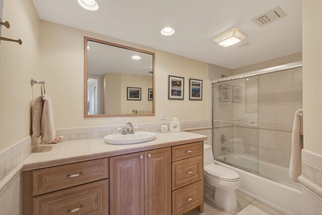 Building Photo - 5550 N Ocean Dr
