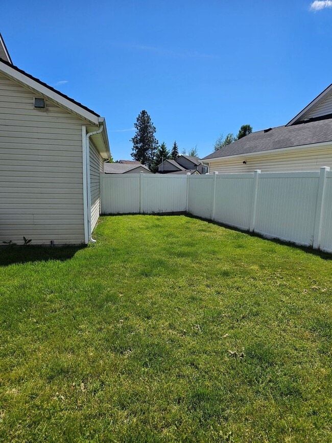 Building Photo - Lovely 3 Bedroom Home for Rent in CDA!