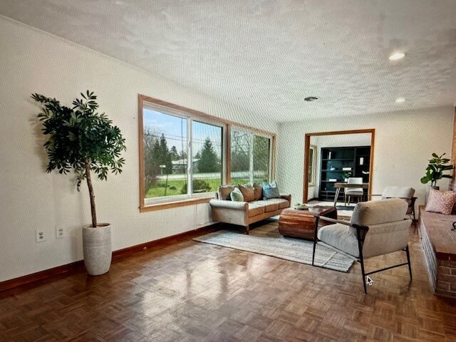 Building Photo - 719 Hanshaw Rd