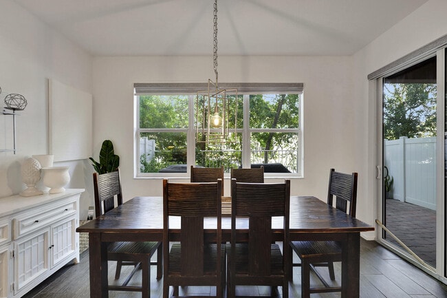 Building Photo - 100 NW 69th Cir