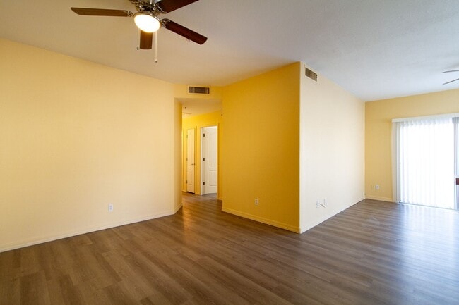 Building Photo - Beautiful, freshly upgraded 2 bedroom/ 2 bathroom condo in Mesa!