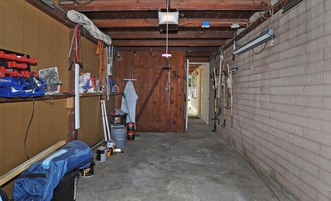 Building Photo - Ranch Style home in the Garden District