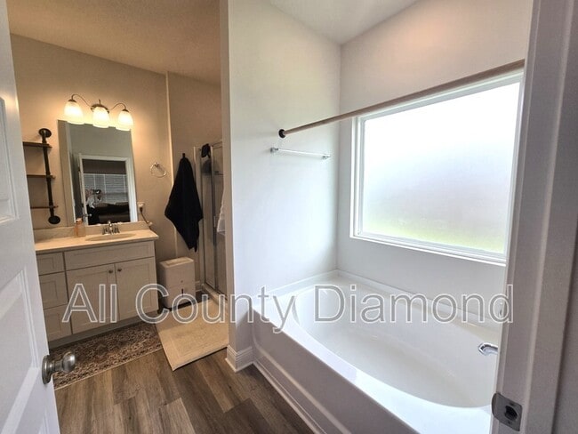 Building Photo - 4861 Sweetspire Dr