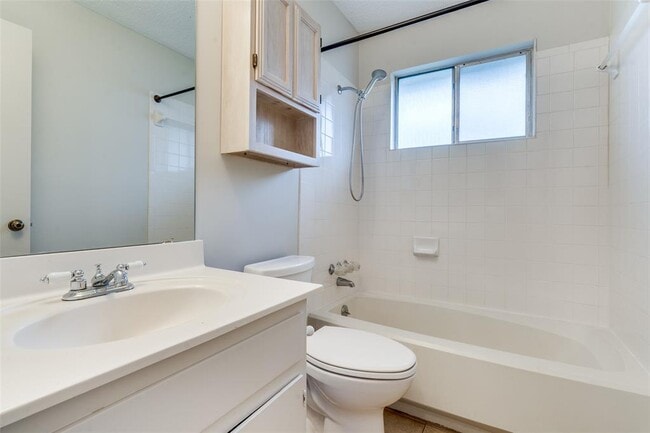 Building Photo - 12304 Bent Cedar Cove