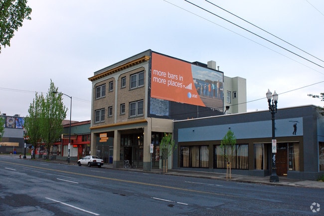 Building Photo - Mattsonian Apartments!