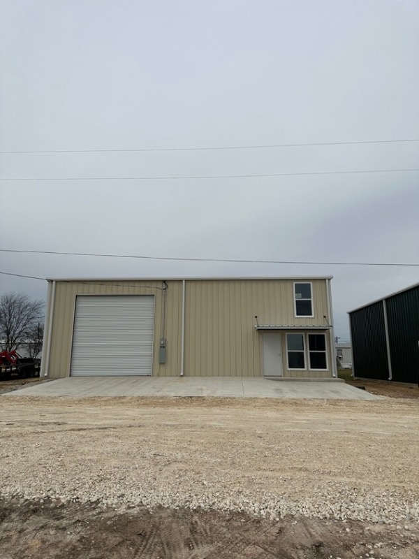 Building Photo - 3984 Old Lorena Rd