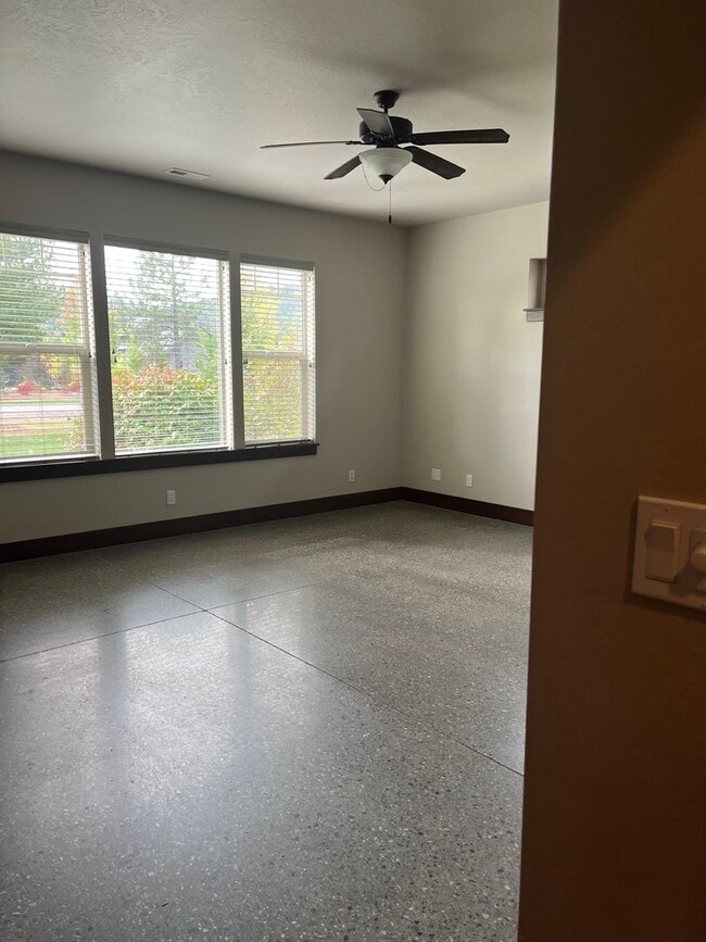 Building Photo - Executive Home in Dover Bay