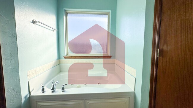 Building Photo - 1704 January Pl