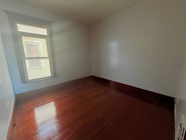 Building Photo - 1123 W Belden Ave