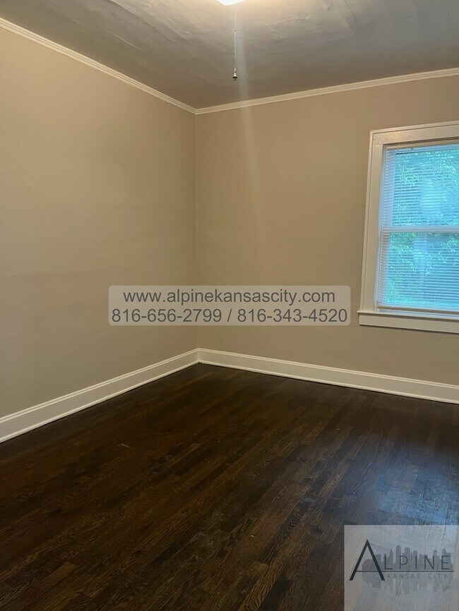 Building Photo - Updated Bungalow, Vouchers OK