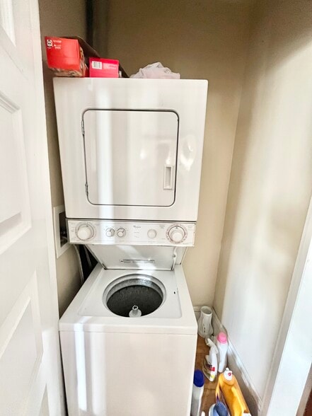 Building Photo - 29 Montcalm Ave