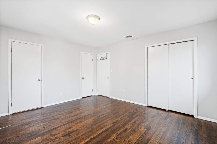 Building Photo - 15 Hillcrest Ave