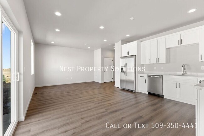 Building Photo - 370 Ivy St NE