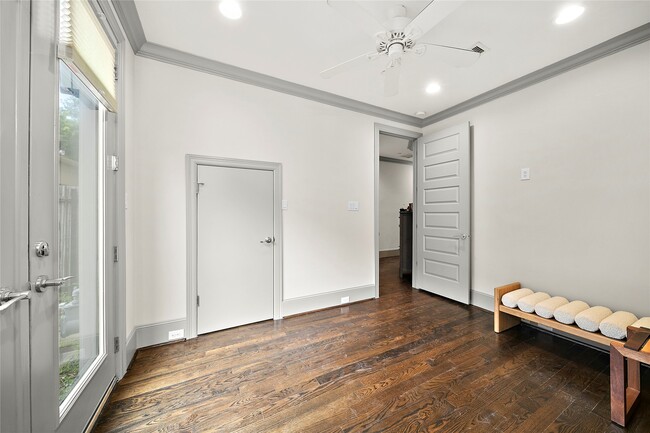 Building Photo - 2905 Bering Dr