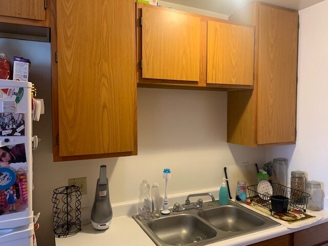 Kitchen - 2642 1/2 S Corning St