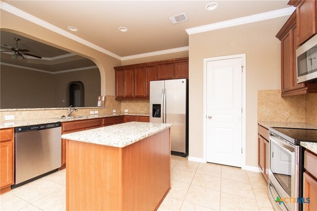 Building Photo - 245 Chering Dr