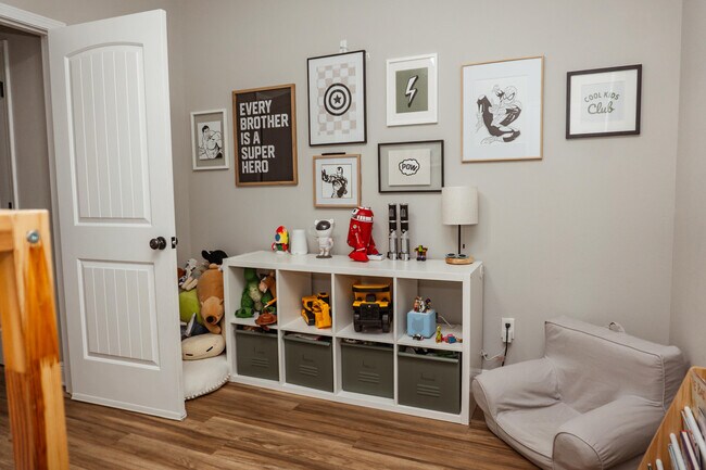 Building Photo - 2810 Pinnacle Point Dr