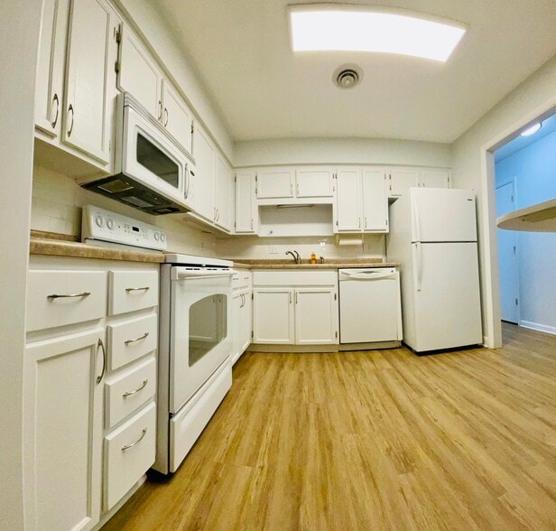 Kitchen - 2102 Stephenson Ave SW