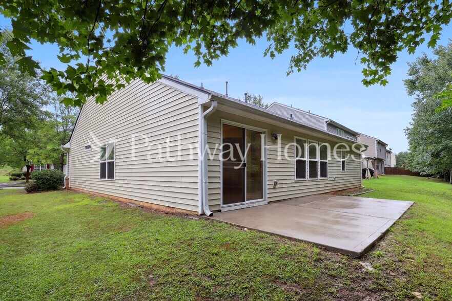 Building Photo - 210 Silver Arrow Cir