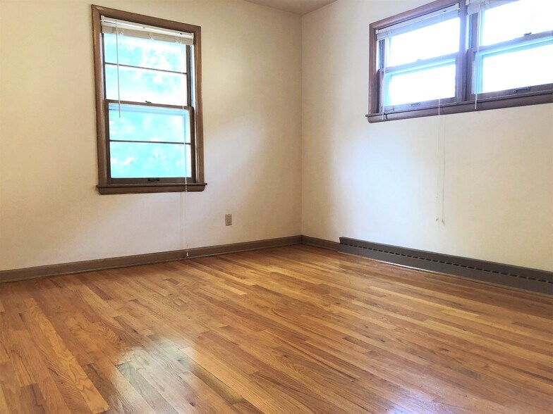 Building Photo - 322 Pawling St