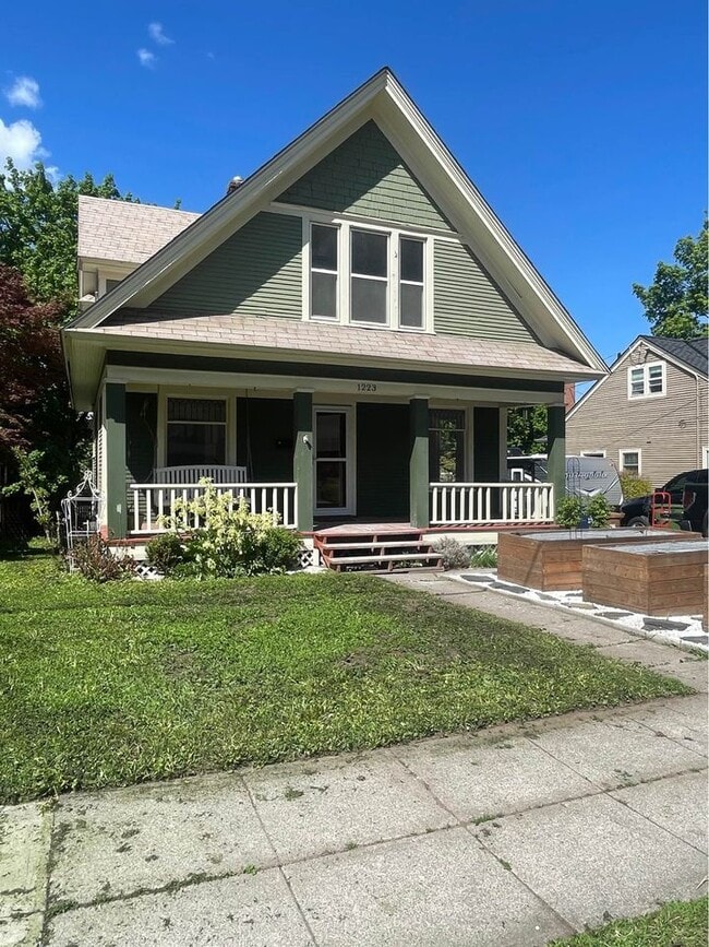 Primary Photo - 1223 E 13th Ave