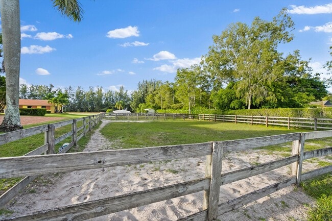 Building Photo - 11861 Hawk Hollow
