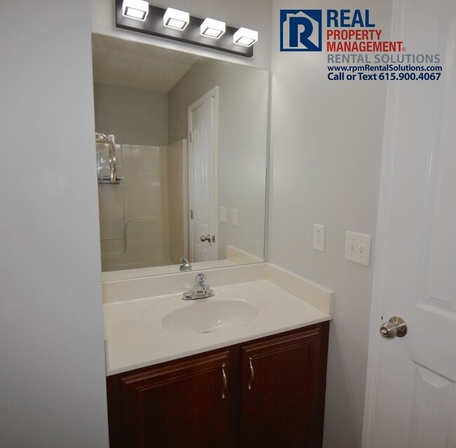 Building Photo - Great 2BR/2.5BA Murfreesboro townhome less than 2 miles from MTSU!