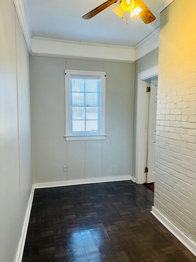 Bonus Room - 2602 Plum St