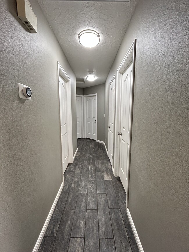 Building Photo - 7960 N Jade Dr