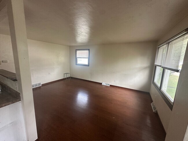 Building Photo - 413 Tampa Way