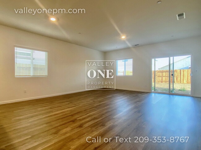 Building Photo - COMING SOON! 4 bedroom, 3 bath, pet-friend...