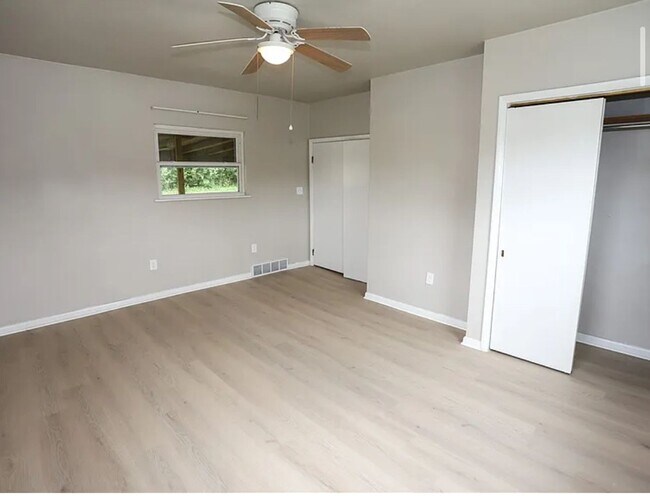 Building Photo - 513 Bucktown Rd