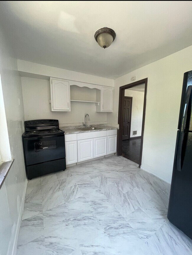 Building Photo - 735 Elberon Ave