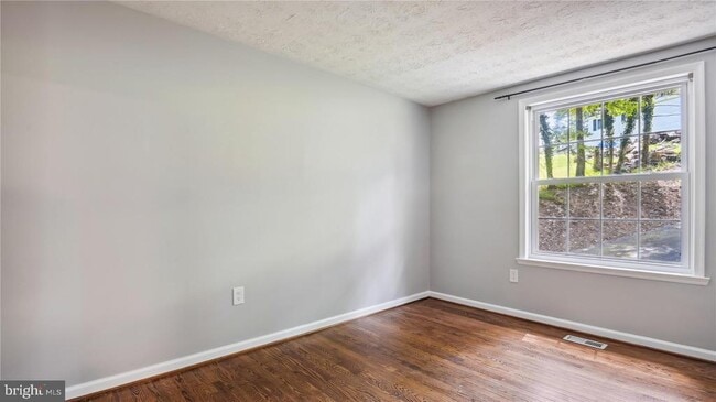 Building Photo - 11573 Hicks Ct
