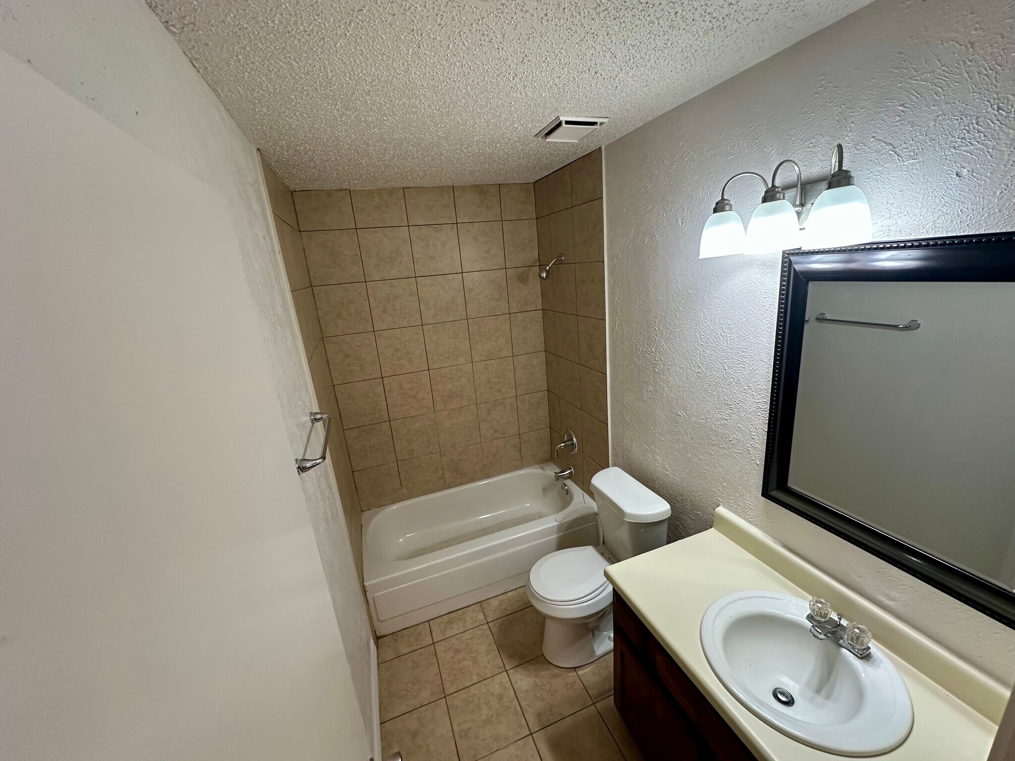 Bathroom - 3820 Bigleaf Ln