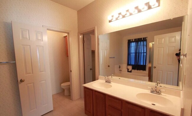 Master bath 1 - 3312 Silk Oak Dr
