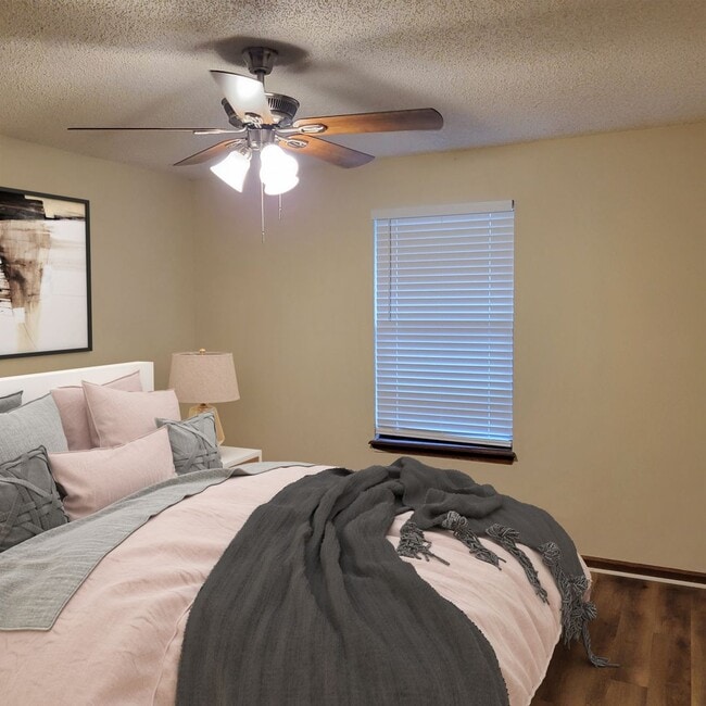 Building Photo - $1150 - 2/2 - Move IN Special!