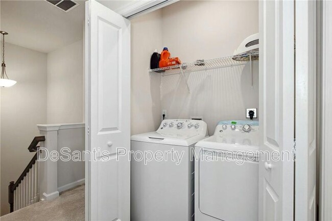 Building Photo - 416 Scharberry Ln