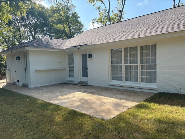 Building Photo - 3321 Ridgefield Dr