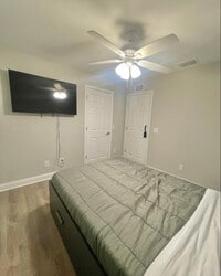 Building Photo - 1124 N Stella Ave