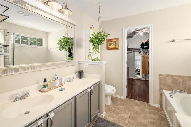 Building Photo - 1305 Horseshoe Ranch Dr