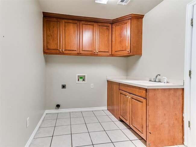 Building Photo - 15524 Swallowtail Rd