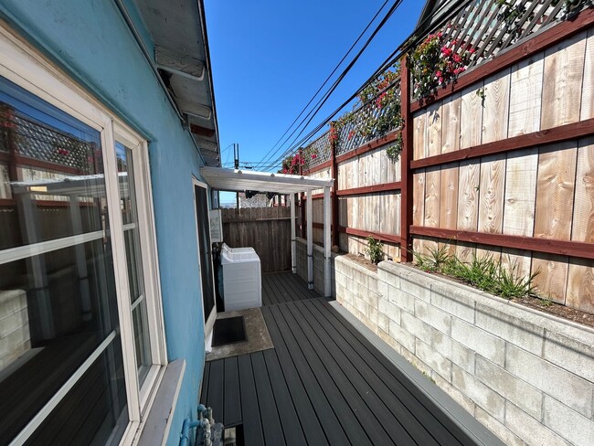 Building Photo - Updated Cottage in Banker's Hill