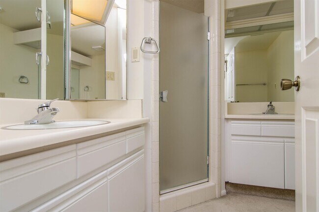 Building Photo - 617 Taylor Ln