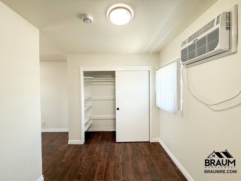 Building Photo - 15634 Leadwell St