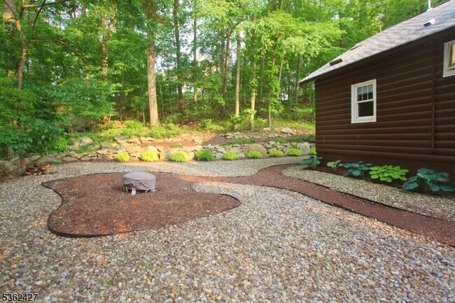 Building Photo - 56 Rogerene Way