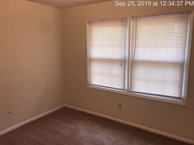 Building Photo - 7035 Darnell St